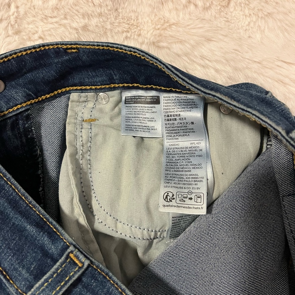 Levi's Women’s 725 High Rise Bootcut Dark Blue Jeans - Picture 5 of 6